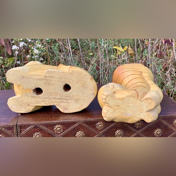 Set of 2 Artisan Folk Art Carved Solid Wooden Vintage Striped Cat Figurines - Picture 15 of 16